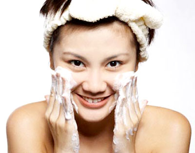 rửa mặt dưỡng trắng da